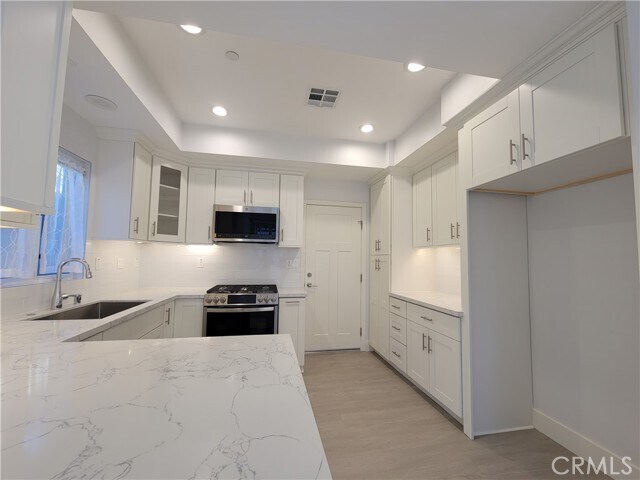 Foto del edificio - 116 N Oak Ave