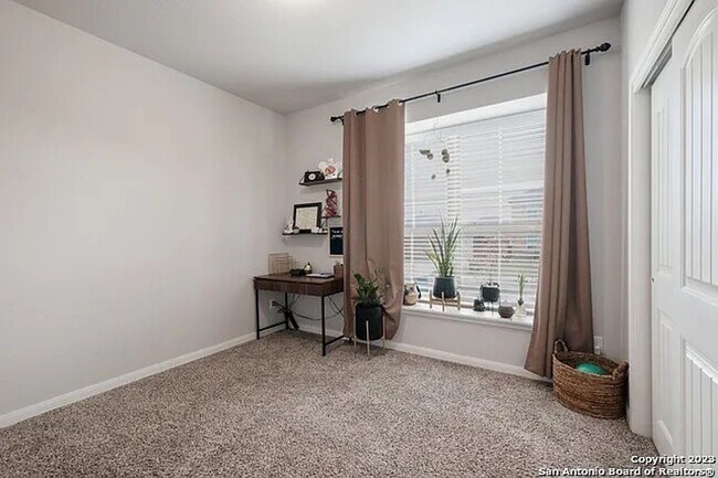 Building Photo - CHARMING 4 BEDROOM HOME IN CONVERSE