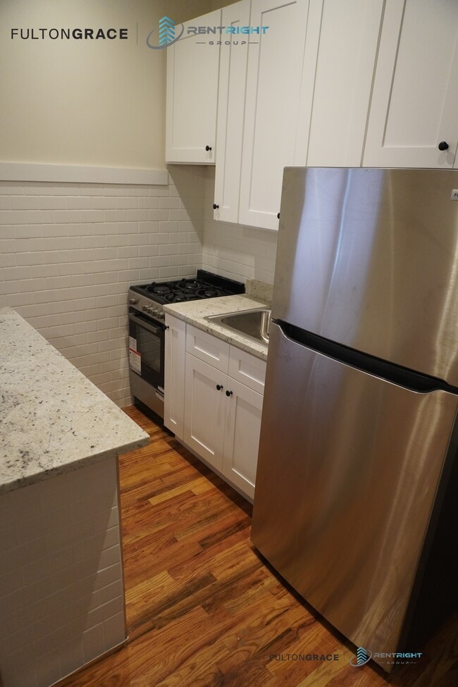 Building Photo - 2063 W Lawrence Ave