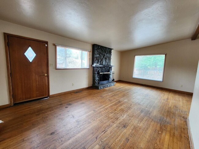 Foto del edificio - 4 Bedroom Home