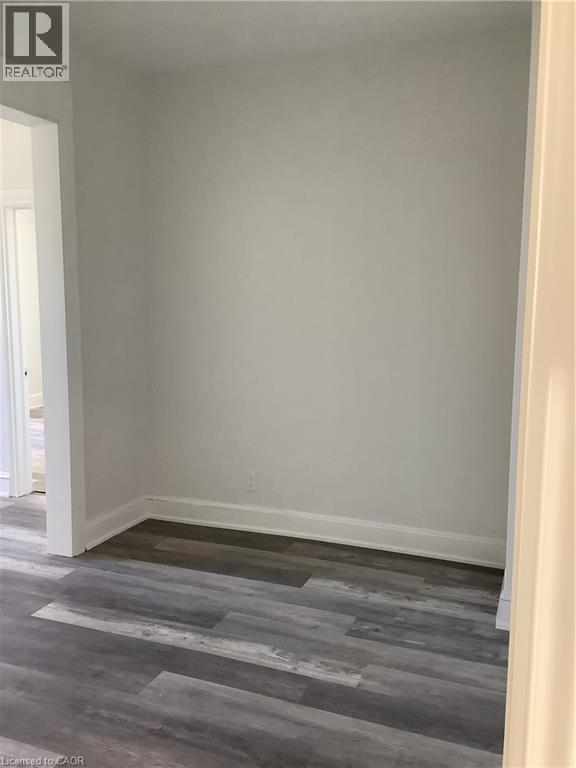 Photo du bâtiment - 90 Kent St S