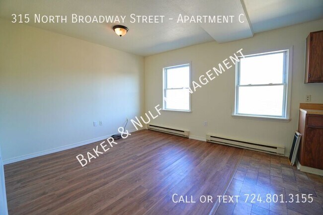 Foto del edificio - 315 N Broadway St