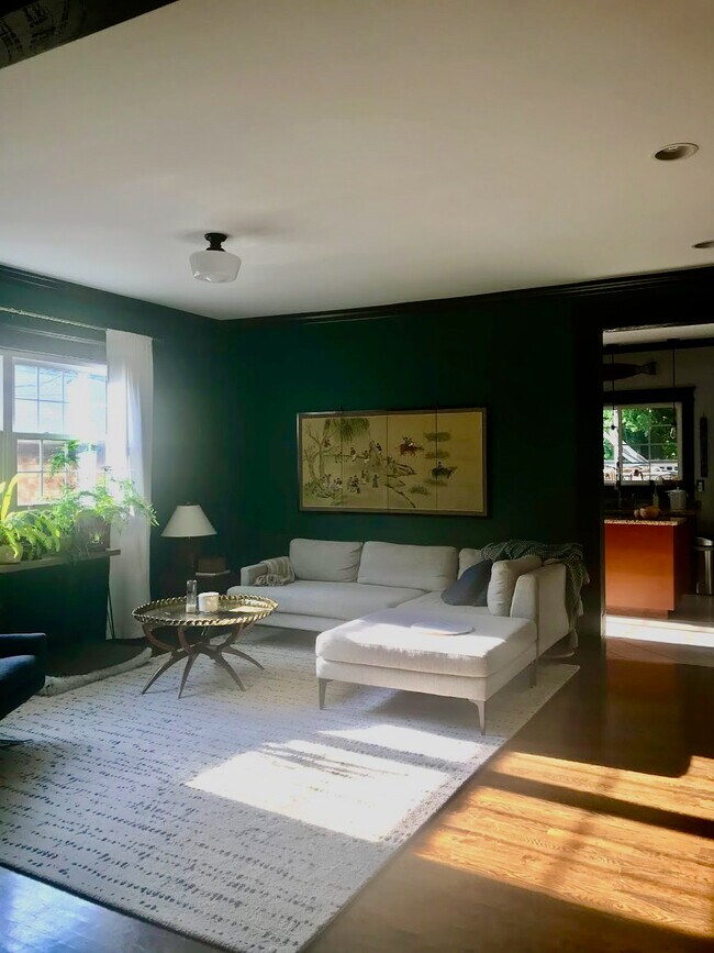 Foto del edificio - 1021 Petway Ave