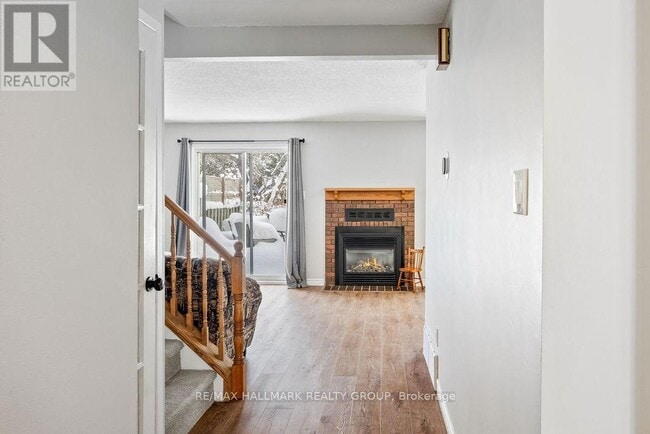 Building Photo - 17 Alberni St