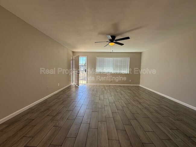 Foto del edificio - 3302 W Loma Ln