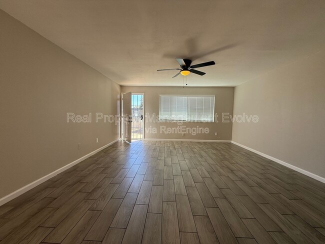 Building Photo - 3302 W Loma Ln