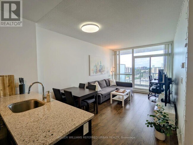 Building Photo - 70 Forest Manor Rd