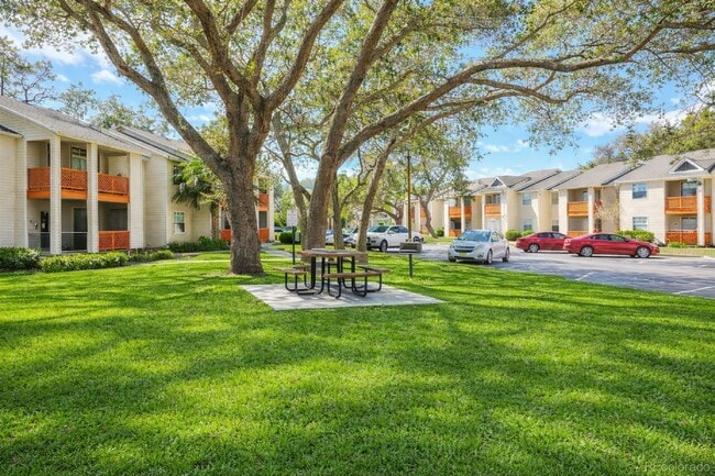 Foto del edificio - Glen Oaks Apartments