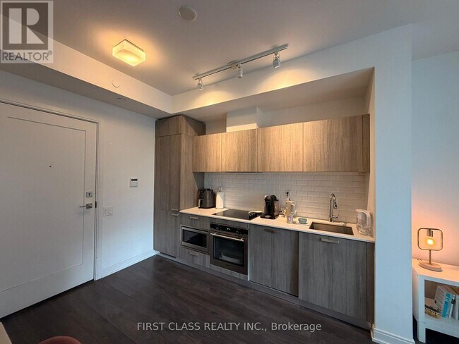 Building Photo - 50 Charles St E