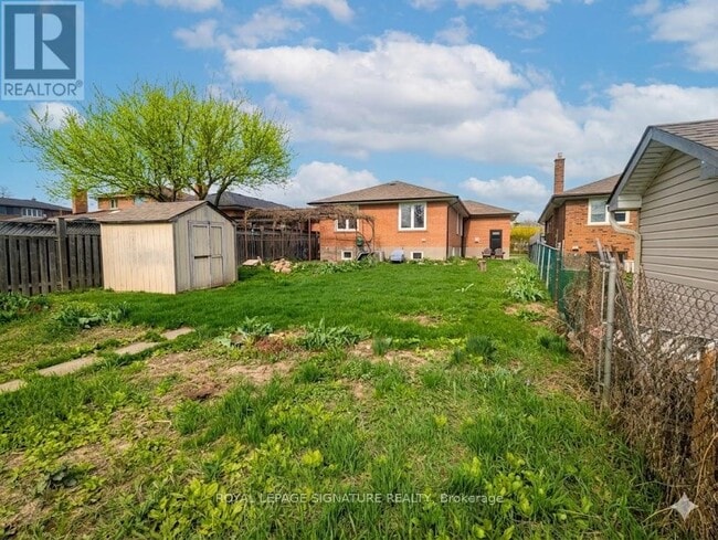 Building Photo - 10 Stella St