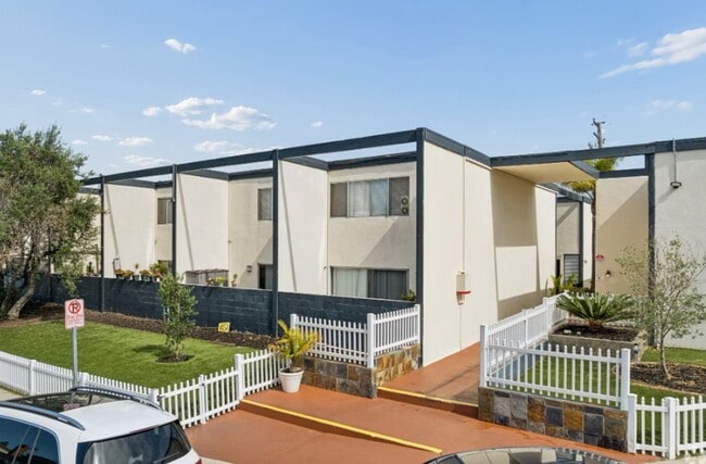 Building Photo - Oceanaire Townhomes
