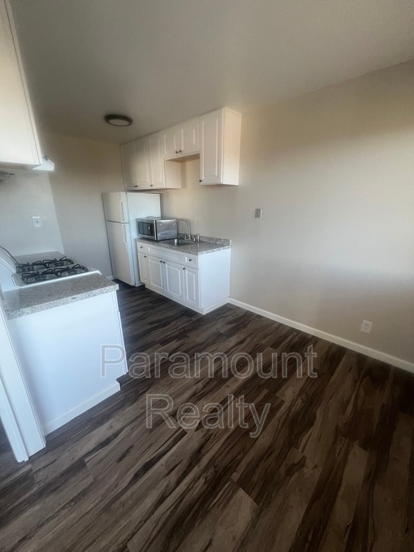 Building Photo - 25684 Spring Dr