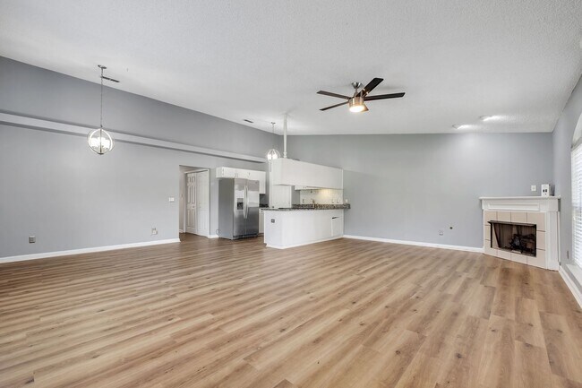 Foto del edificio - NE Tallahassee Townhome with Community Pool