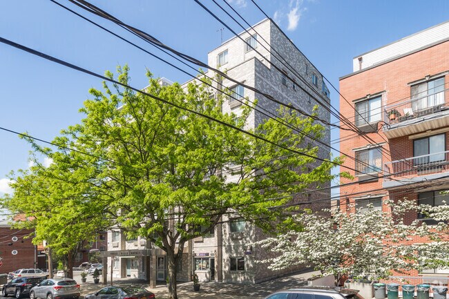 Foto del edificio - 76-01 113th St