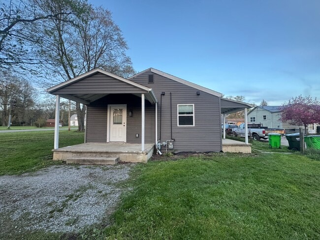 Building Photo - 414 Maple Dr
