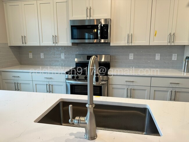 Kitchen - 37539 Sockeye St