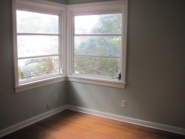 Building Photo - 2 Bedroom, 1 Bathroom Home for Rent in St Pete!