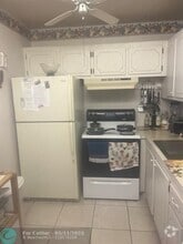 Building Photo - 18 Oakridge B