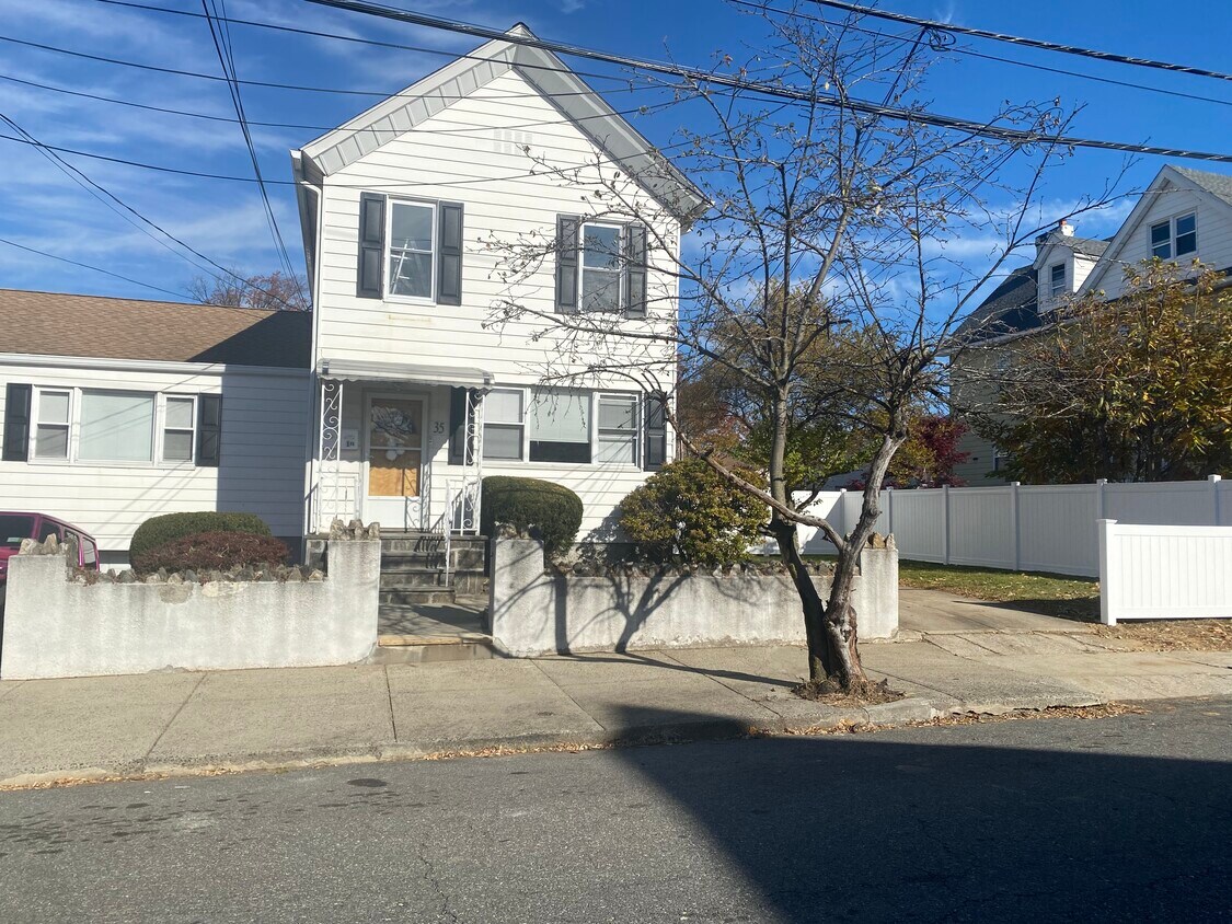 Primary Photo - 35 Grant St