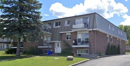 Building Photo - 6640 Notre-Dame St