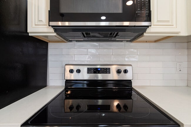 Building Photo - 102 S Lockwood Dr