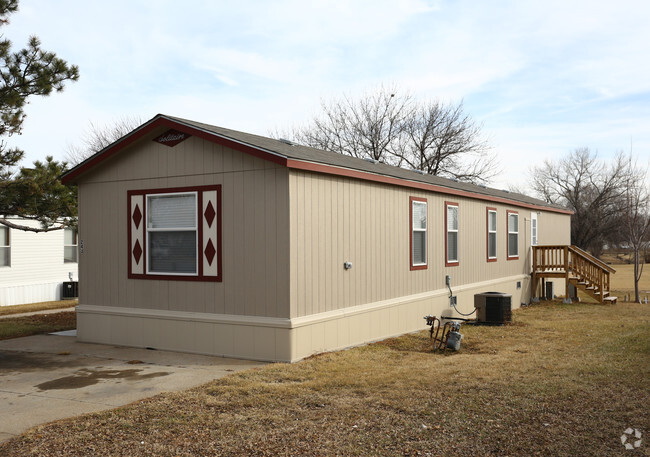 Building Photo - Heritage Oaks