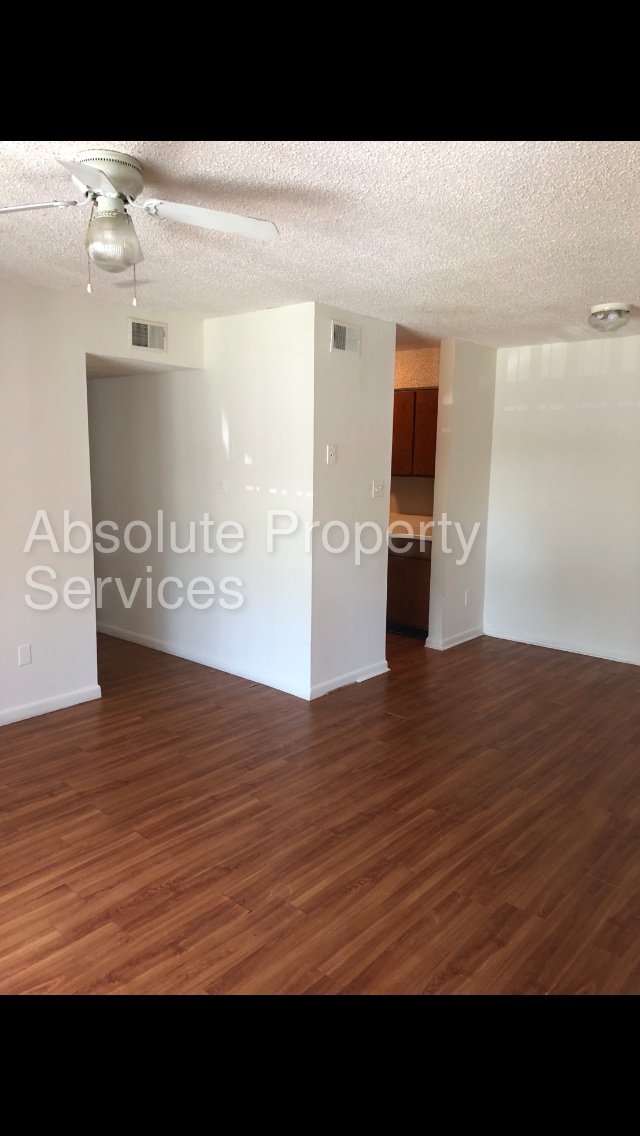 Building Photo - Check this out!