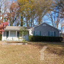 Building Photo - 218 Singing Woods Ln