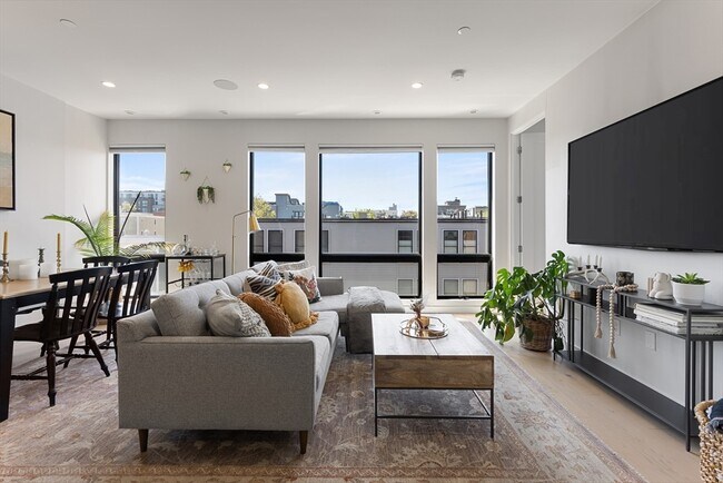 Foto del edificio - 340 W 2nd St