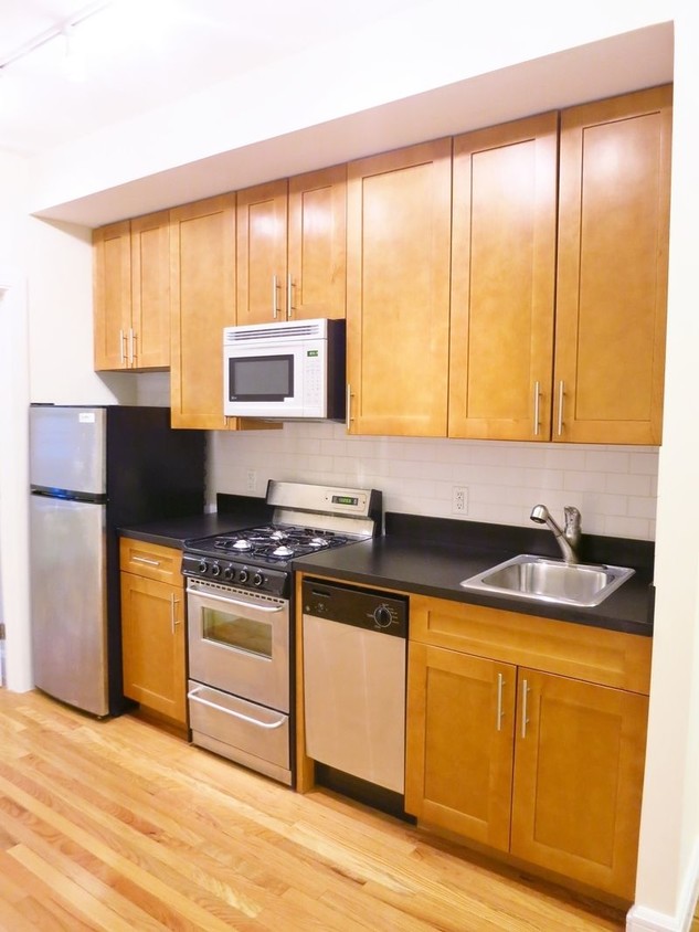 Primary Photo - 228 E 80th St