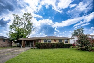 Building Photo - 3701 Sweetser Ave