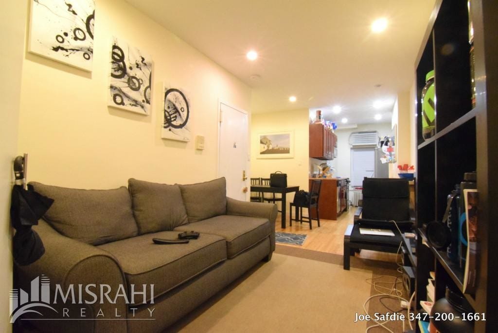 Primary Photo - 1162 1st Ave