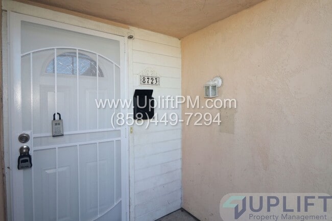 Building Photo - 4 Bedroom 2 Bath Home in the Heart of Mira Mesa.
