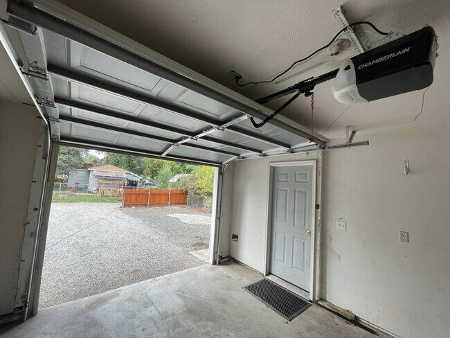 Building Photo - South Ferrall Duplex