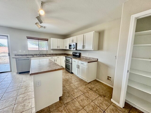 Building Photo - 7232 S Sunset Way