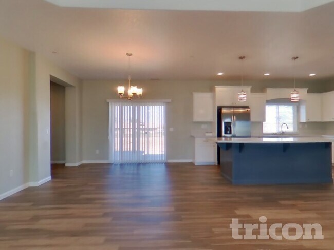 Foto del edificio - 16014 Tokay St