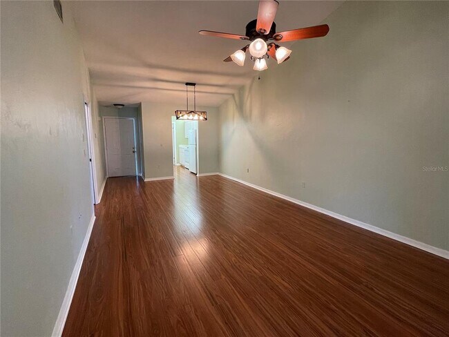 Foto del edificio - 720 E Gilchrist Ct