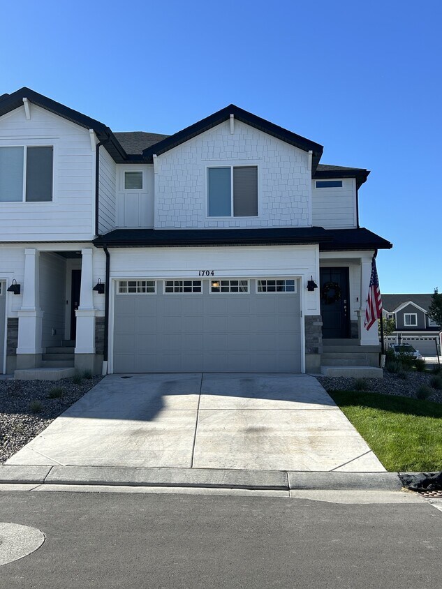 1704 E Eagle View Ln, Eagle Mountain, UT 84005 House Rental in Eagle