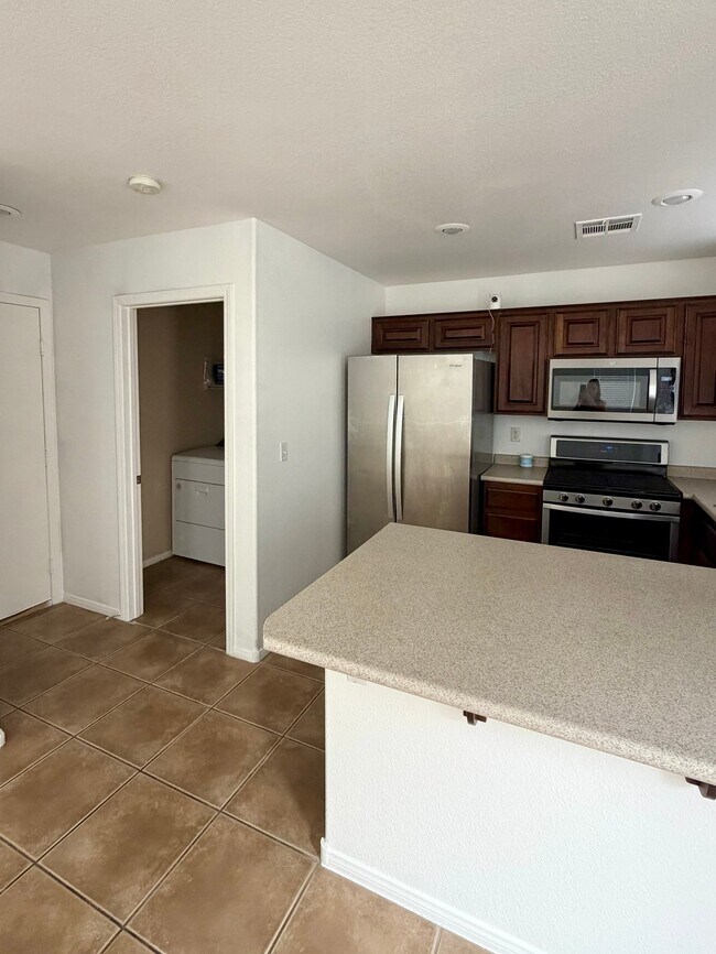 Foto del edificio - 5013 Tioga Pass Ave