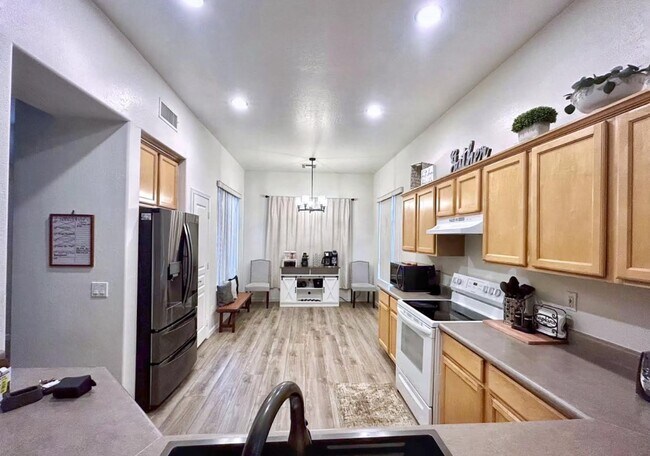 Building Photo - 719 S Longmore St