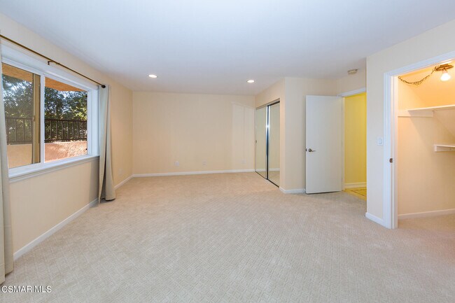Building Photo - 26015 Redbluff Dr