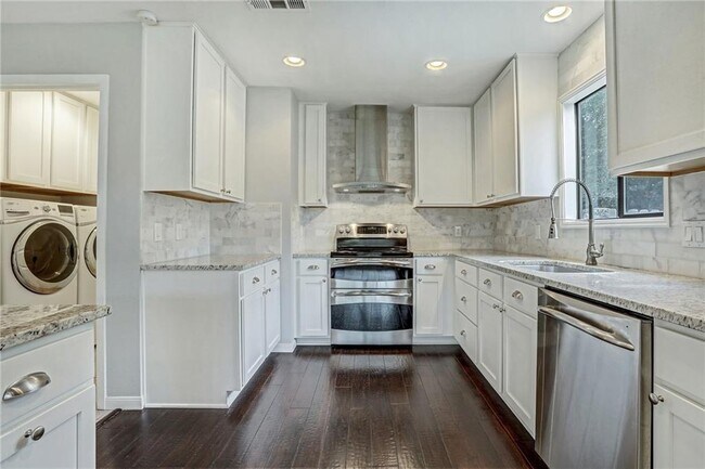 Foto del edificio - 9822 Timber Ridge Pass