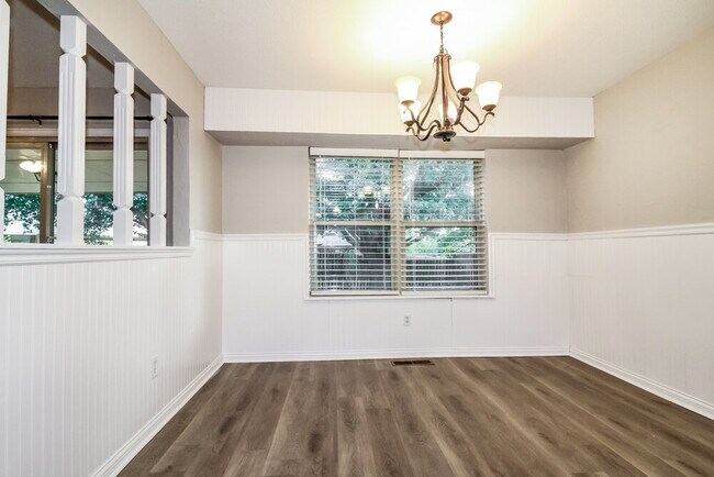 Foto del edificio - 6128 SE 55th St