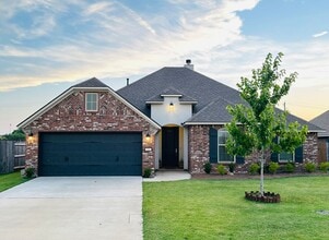 Building Photo - 806 Abita Chase