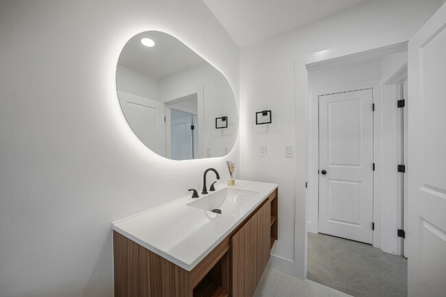 Building Photo - 27385 Voyageur Dr