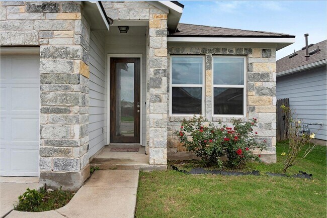 Building Photo - 420 Winding Hollow Ln