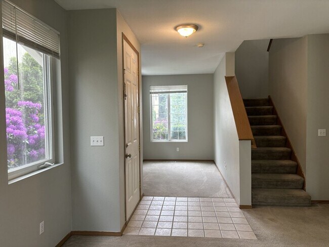 Foto del edificio - Stunning 3-Bedroom Home in Puyallup's Silver Pointe For Rent!