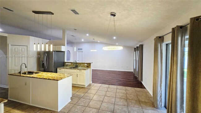 Building Photo - 3085 Mandolin Dr