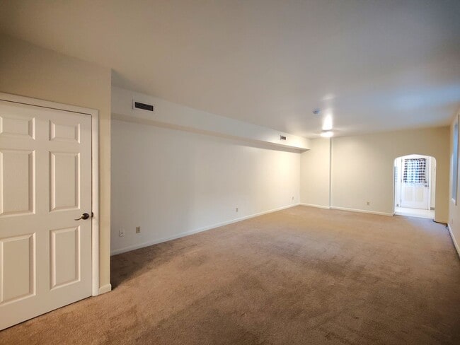 Building Photo - *Spacious 1BD/1BA 2nd Floor Apartment for rent in Dormont*