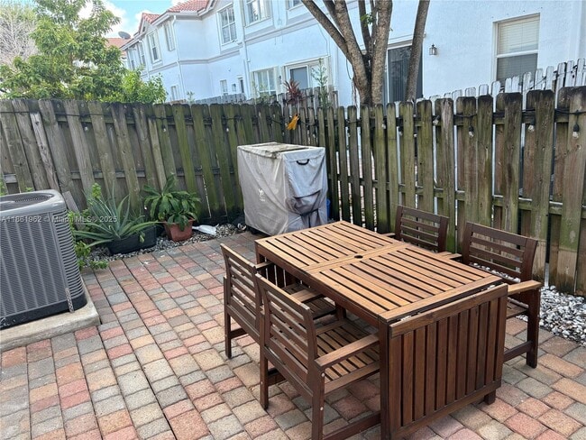 Foto del edificio - 8108 NW 108th Ct